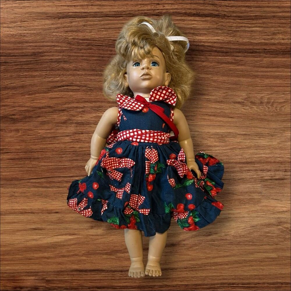 Vintage 1990 Syndee’s Crafts Blonde Blue Eye Doll Floral Dress